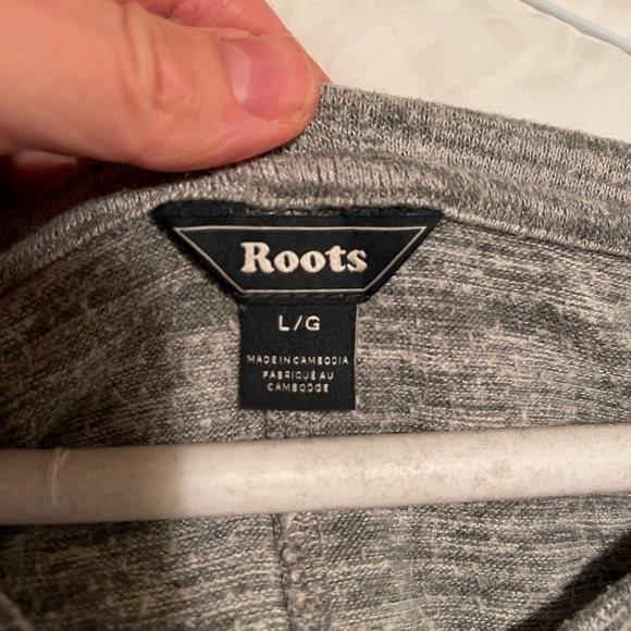 Roots v neck sweater size large grey - Picture 3 of 4